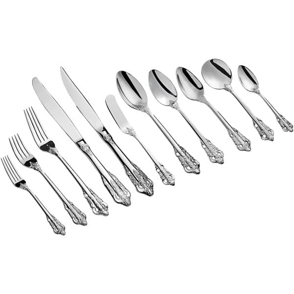 A row of Acopa Ophelia stainless steel butter knives.